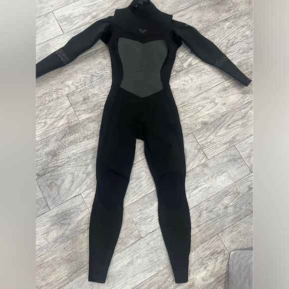 Roxy Black and Gray Women's Wetsuit - Picture 1 of 4
